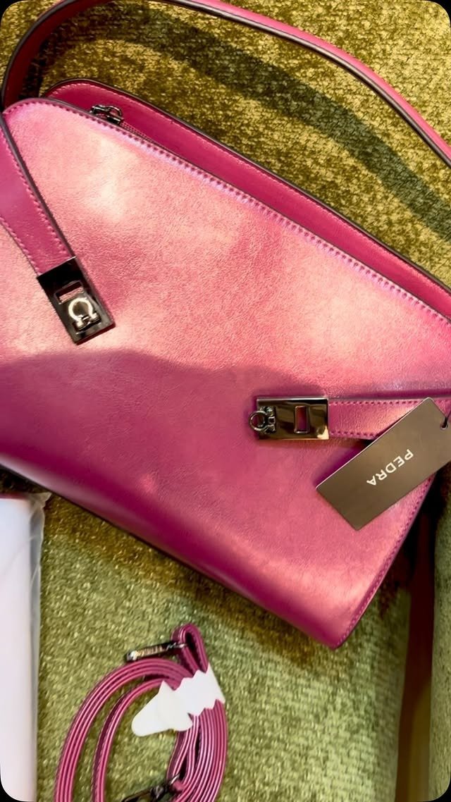 Pochi ya pink ya PEDRA – pochi za wadada Tanzania